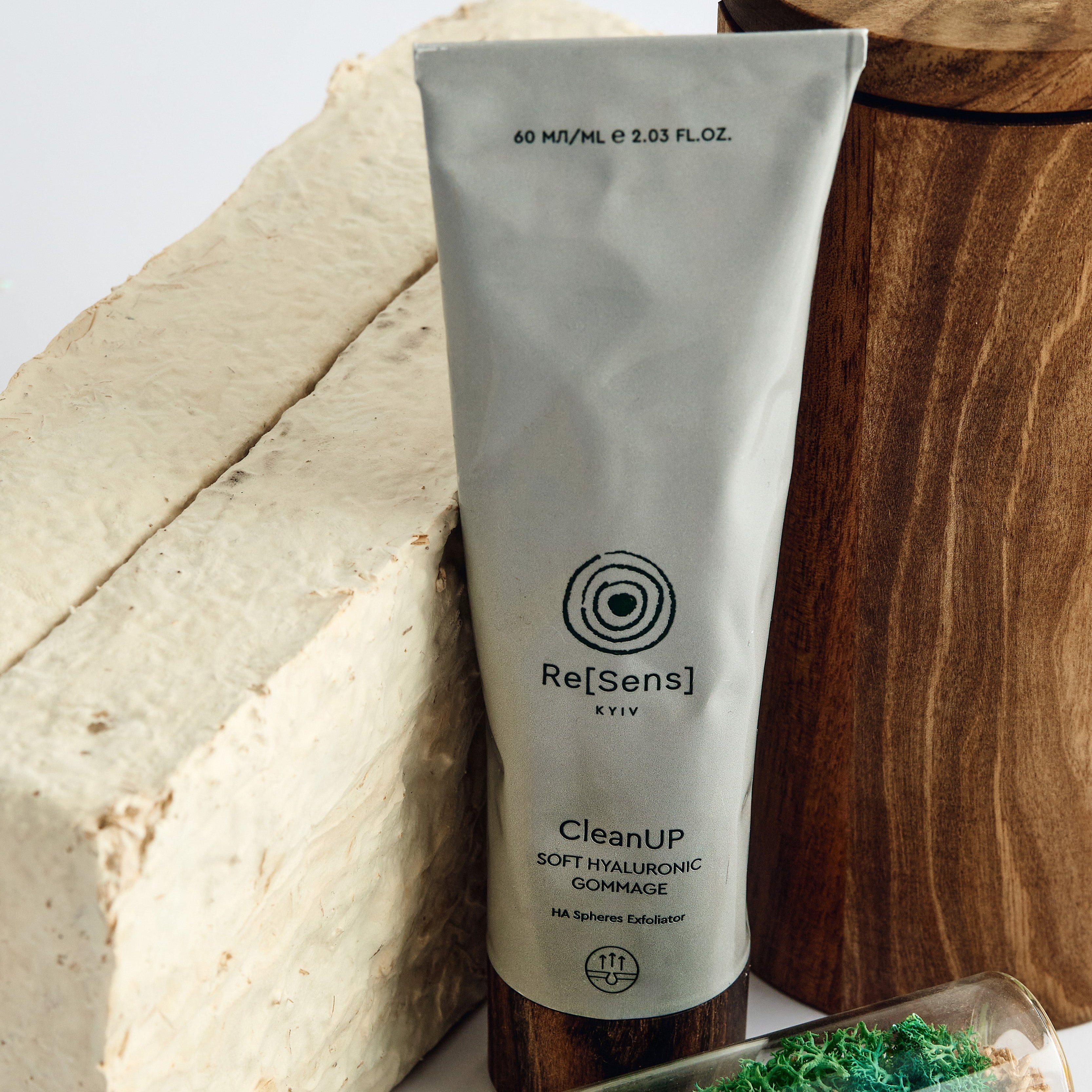 CleanUp švelni gommage kaukė su hialuronu