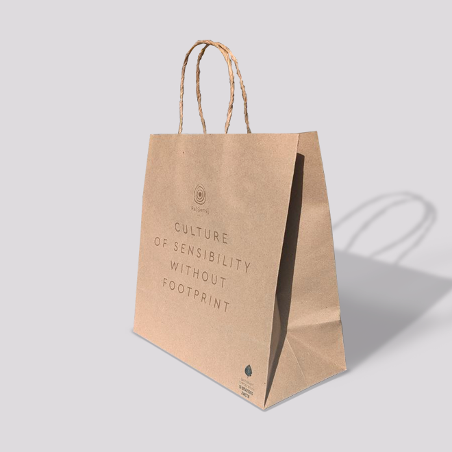 Vidutinio dydžio maišelis iš nukritusių lapų