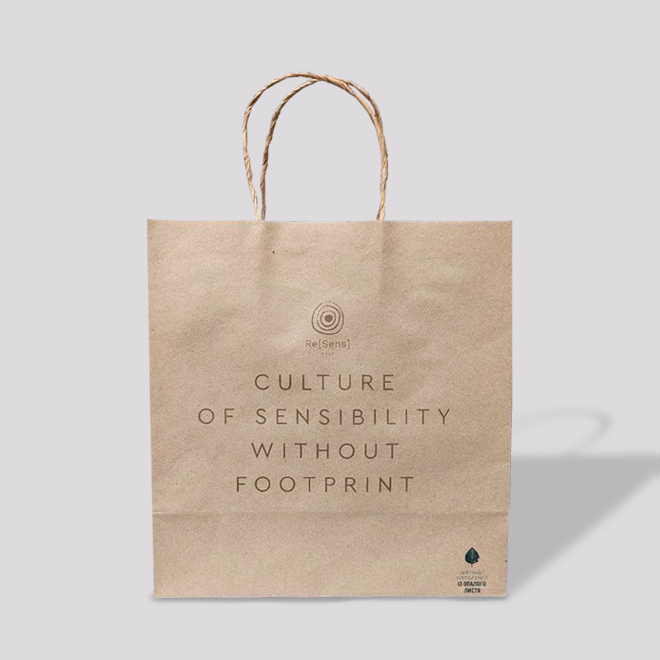 Vidutinio dydžio maišelis iš nukritusių lapų